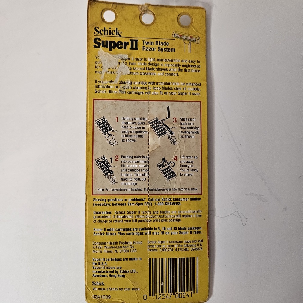 VINTAGE SCHICK SUPER II TWIN BLADE RAZOR W/2 Razors. 1970 Discolored Package NEW - Picture 2 of 2